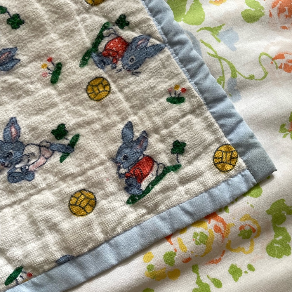 Vintage embroidered hand-sewn crib/baby quilt - Picture 6 of 9